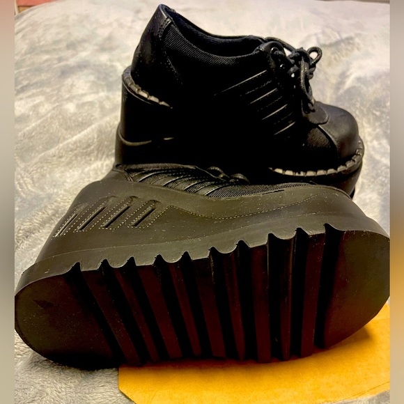 Platform shoes - Picture 3 of 3